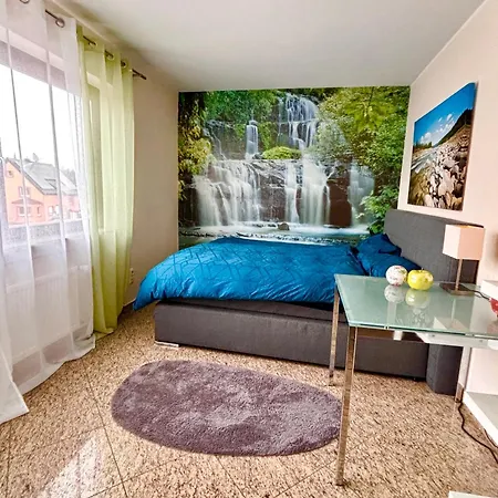 Magisches Doppelzimmer Mit Atemberaubender Wasserfall-Wand In Seligenstadt Exterior foto