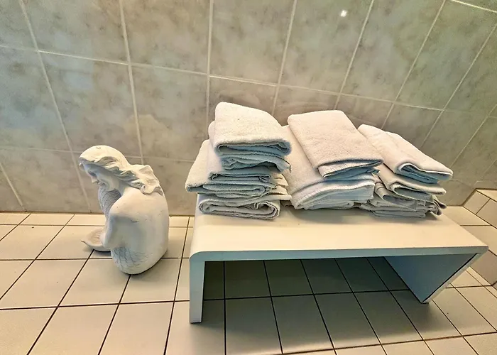 Magisches Doppelzimmer Mit Atemberaubender Wasserfall-Wand In Seligenstadt