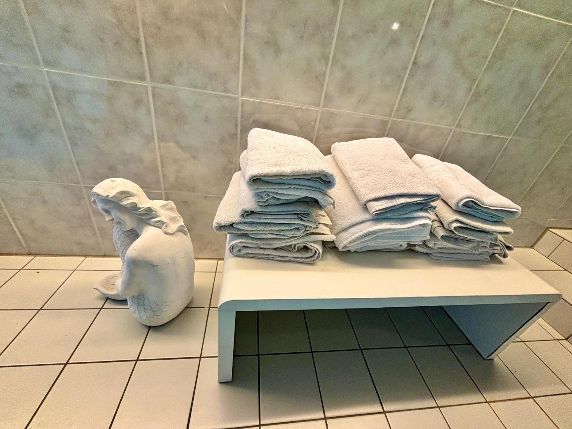 Magisches Doppelzimmer Mit Atemberaubender Wasserfall-wand In Accommodatie bij particulieren *
